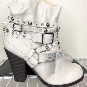 Daisy Fuentes Valley Heeled Boots Cream 7W